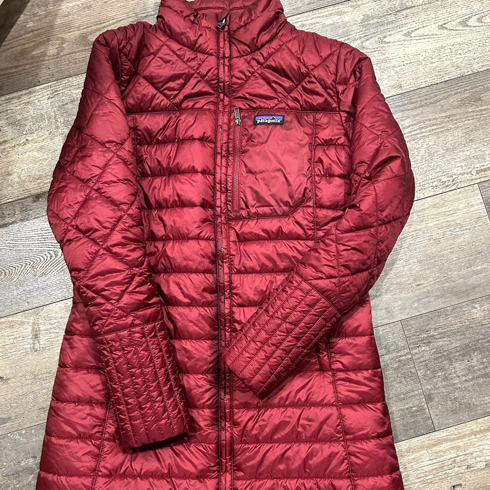 Women’s MEDIUM long Patagonia coat